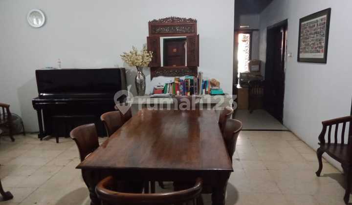 Rumah 2 Lantai Bagus di Sayap Gatot Subroto 2