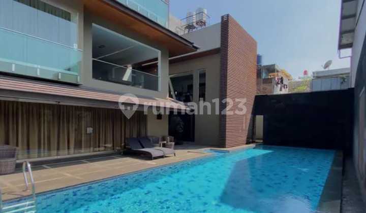 Rumah Mewah 3 Lantai Full Furnished di Sayap Sukajadi Bagus