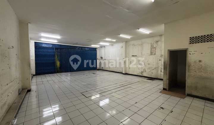 Commercial Space in Holis Cigondewah 135.0 m² Unfurnished