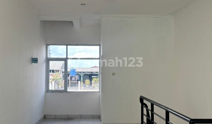 Disewakan Ruko, 3 Lantai, di Turangga, Hadap Timur 2