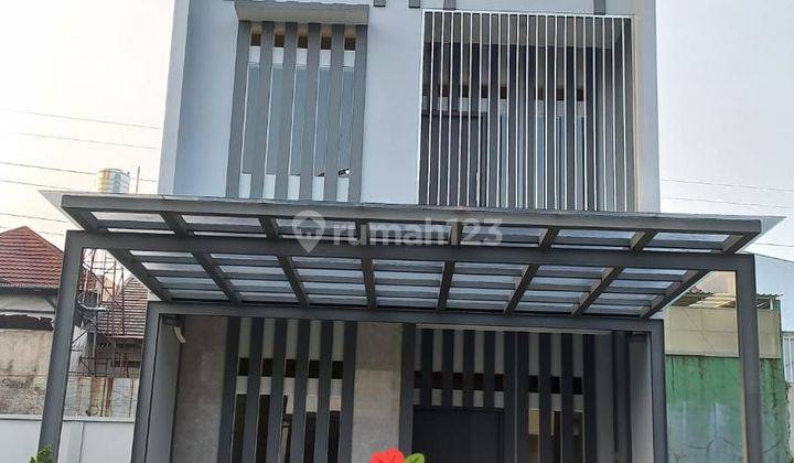 Rumah 3 Lantai Singgasana Kondisi Bagus  1