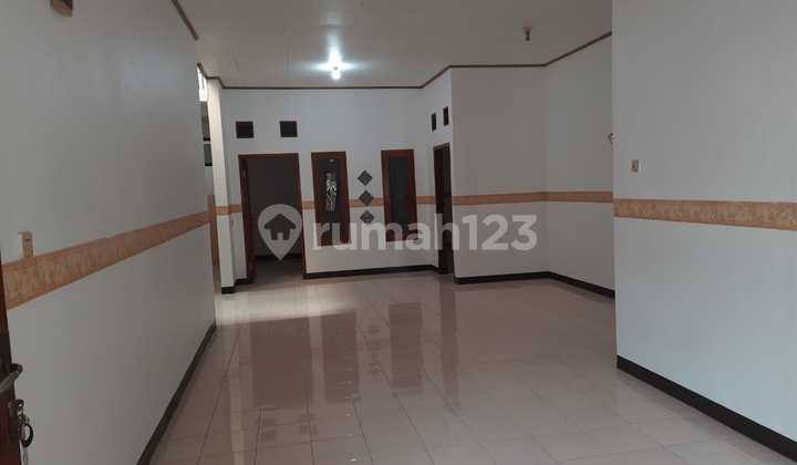 Disewakan Rumah, 2 Lantai, di Rumah Kopo Permai,