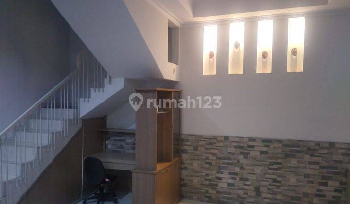 Rumah 3 Lantai Full Furnish Di Setra Duta 2