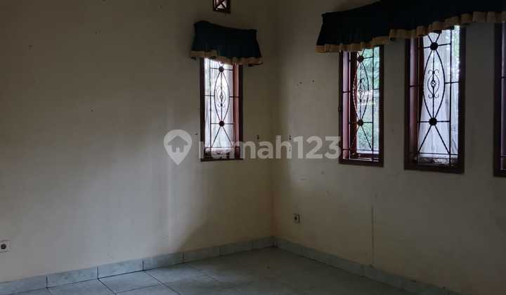 Dijual Rumah, 2 Lantai, SHM, di Antapani,