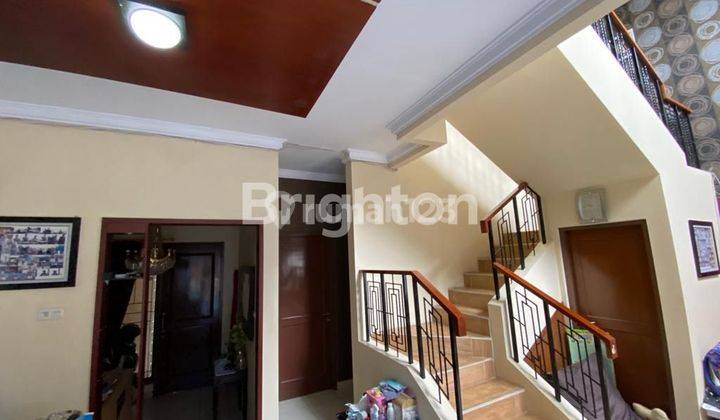 TURUN HARGA RUMAH 2 LANTAI SEMI FURNISHED DENGAN LINGKUNGAN YANG AMAN,NYAMAN DAN ASRI DI GRAND WISATA BEKASI ( JRS159) 2