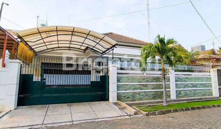 Rumah Luas 2 Lantai Sangat Terawat Di Sektor 1 Solo Baru 1