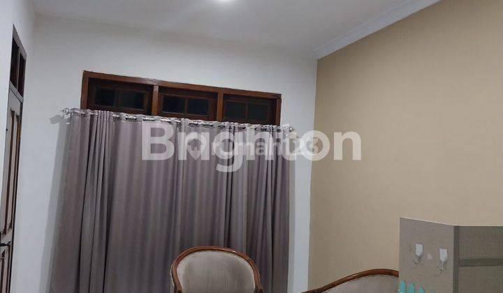 RUMAH CANTIK 1,5 LANTAI SEMI FURNISH DI BATURAN BUTUH CEPAT !! 2