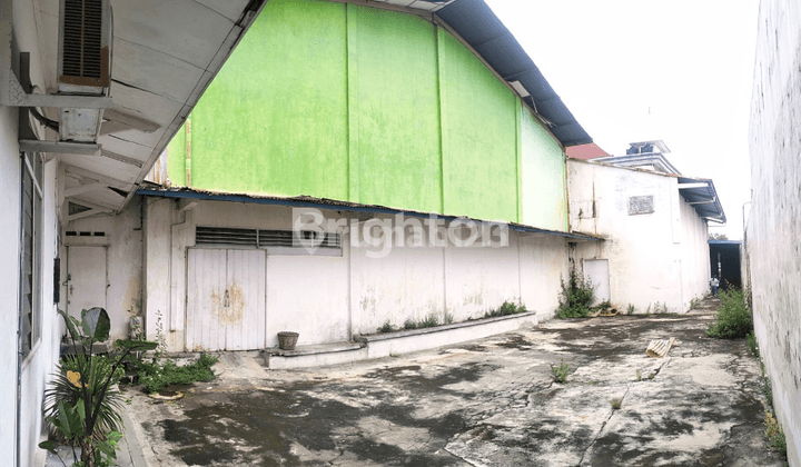 GUDANG AKSES CONTAINER PUSAT KOTA SOLO 1