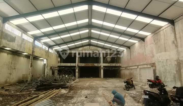 STRATEGIC PALUR WAREHOUSE WITH CONTAINER ACCESS