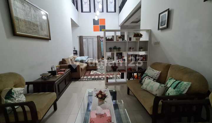 RUMAH MEGAH DEKAT UMS DAN ATMI DI AREA KARANGASEM 2