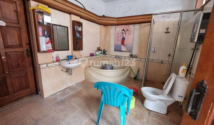 Rumah mewah luas Purwosari dijual cepat BU laweyan solo 2 Lantai SHM 8