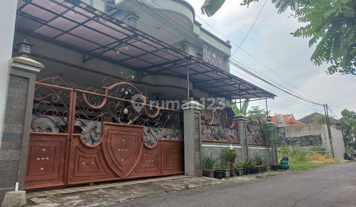 Rumah Karangasem laweyan luas ada halaman SHM 1