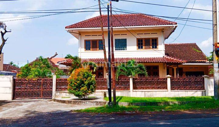 Rumah ada halaman luas di Mangkubumen solo kota banjarsari 1