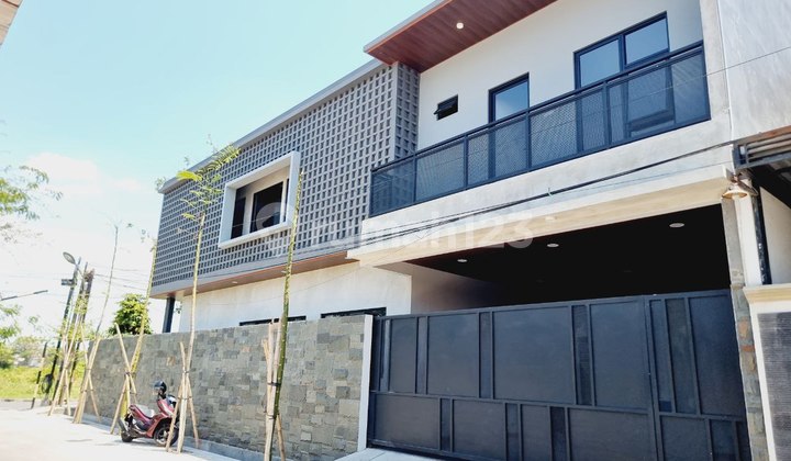 Rumah Mewah New Ada Pool Solo Kota Dekat Manahan