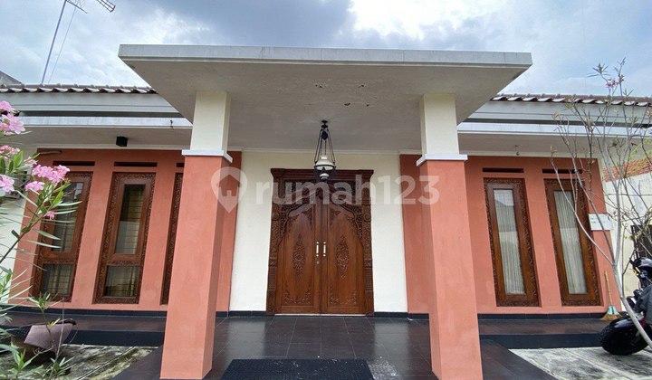 Spacious Kerten House, Land Area 743m in Laweyan 2