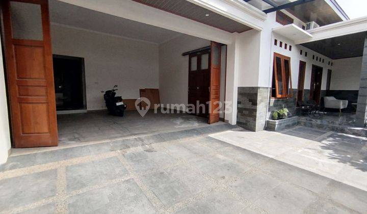 Rumah Mewah Full Furnish Ada Pool Di Sumber Banjarsari Solo Kota  2