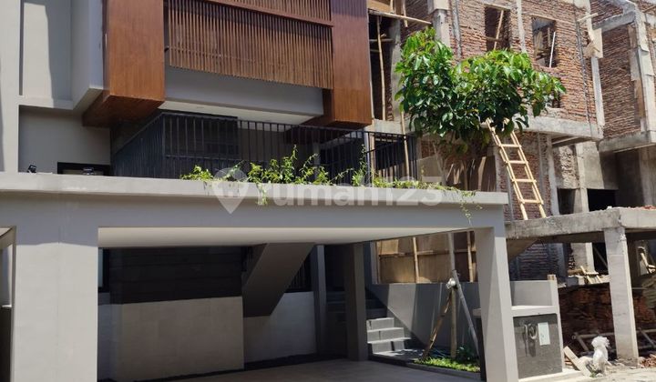 Rumah Mewah Full Furnish Singopuran Cluster Elite Dekat Ums