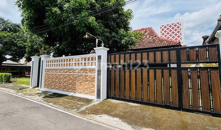 Spacious Paulan House in Colomadu for Quick Sale Spacious Paulan House in Colomadu for Quick Sale