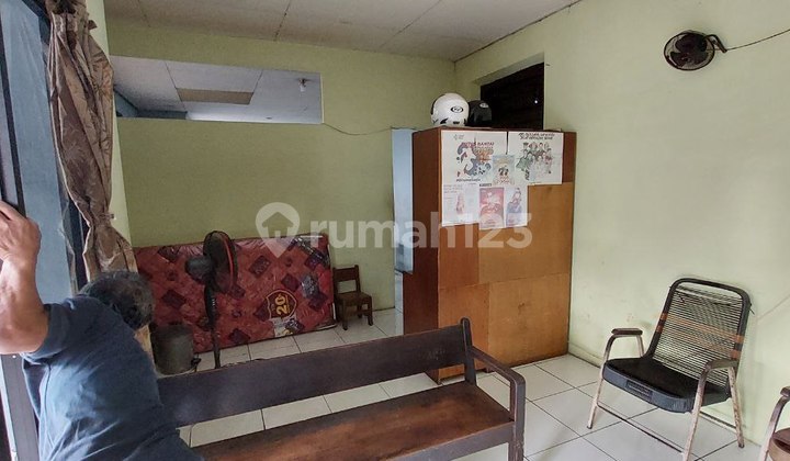 House in Ketelan Banjarsari with a spacious yard, certified title (SHM). 2