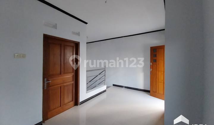 Rumah minimalis Cantik deket Soto Gading Solo 8