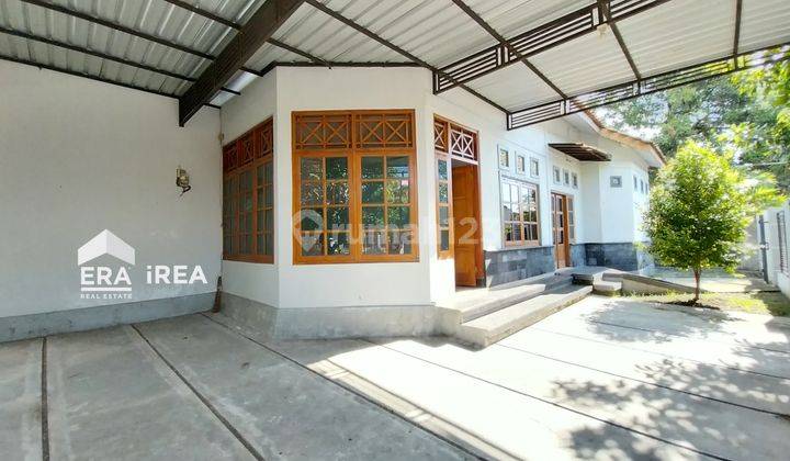 Rumah Luas Terawat Kamar Banyak Hanya 2 Menit dari RS Mata Solo 1