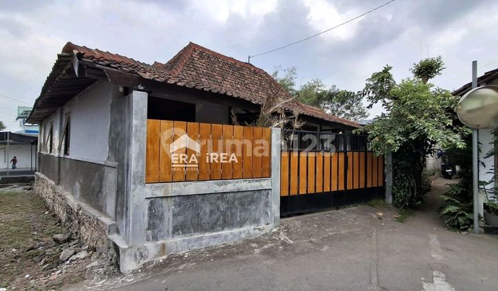 ******** House in Sleman Area with Spacious Land