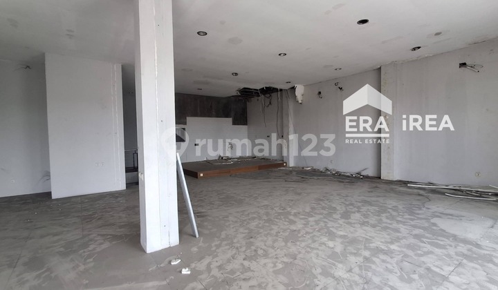 Ready-to-Use Shophouse, Strategically Located by the Roadside 2