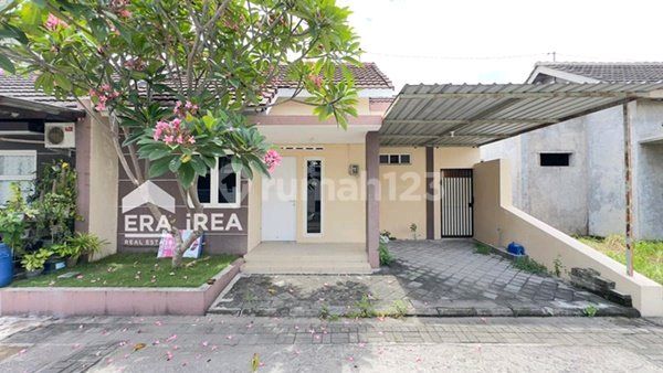 Good House Ready to Use Location.Housing Complex