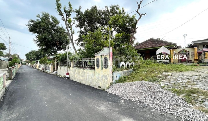 Tanah di Jual Bonus Rumah Strategis
