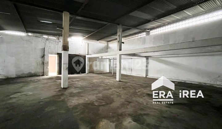 Warehouse in the Strategic City Center Warehouse in the Strategic City Center