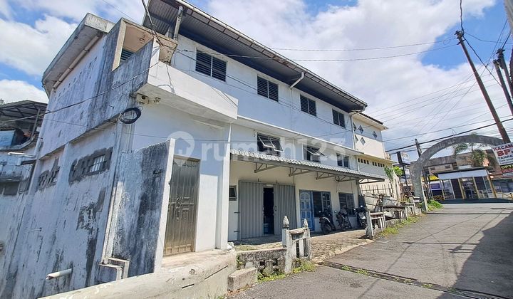 Shop House Near the Palace and Town Square Ready to Use