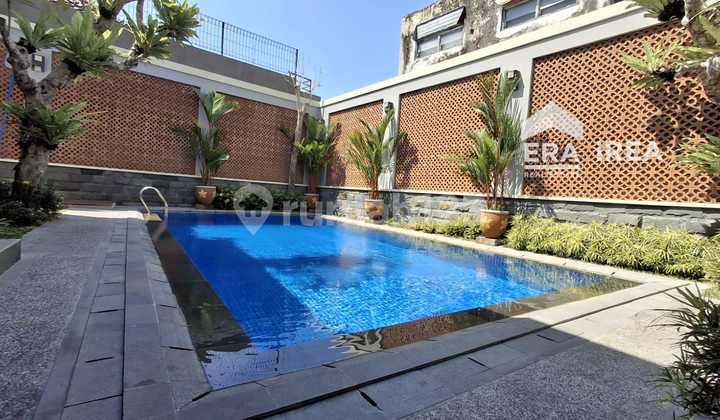 New House for Sale in the City Center with Swimming Pool 2