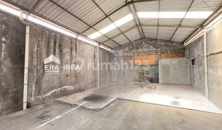 Warehouse Strategic Location ******** Warehouse Strategic Location ********