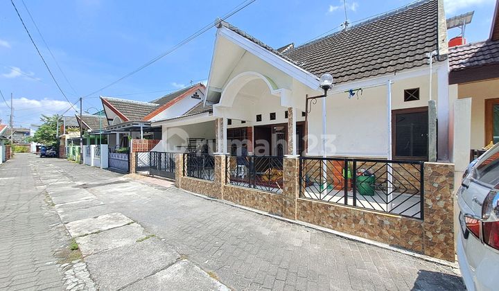 House Environment Residential Area Near UGM