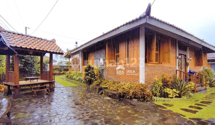 Rumah Konsep Villa Lokasi Dekat Uii