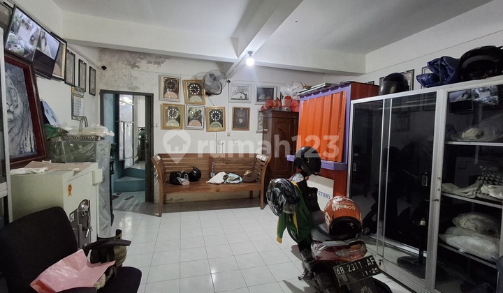 Ready-to-Occupy Shop House in a Strategic Location 2