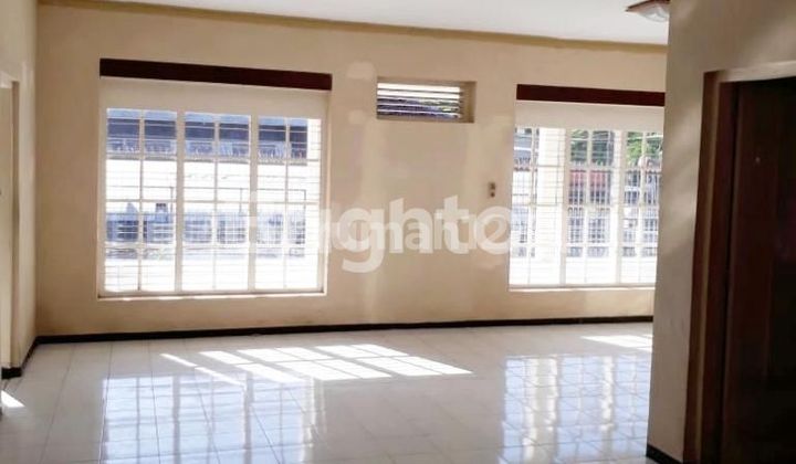 CLASSIC HOUSE SUITABLE FOR A CAFE IN THE CENTER OF MALANG CITY CLASSIC HOUSE SUITABLE FOR A CAFE IN THE CENTER OF MALANG CITY