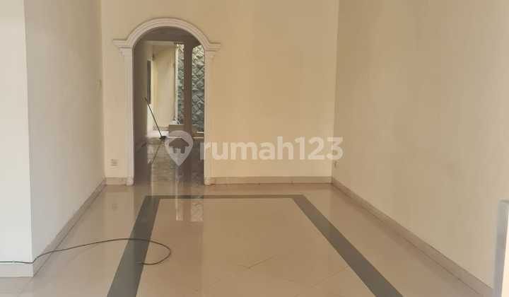 Rumah 1.5Lt, Hdp Timur, Siap Huni, Akses Jln Lebar, di Kebon Baru 2