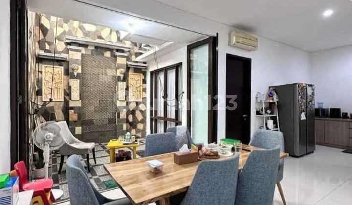 Rumah 3 Lt, Rooftop, Semi Furnished, dalam Townhouse di M Kahfi 1