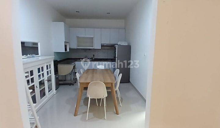 Rumah 2 Lt dan Rooftop, Fully Furnished, dlm Prmhn Andara Village 2