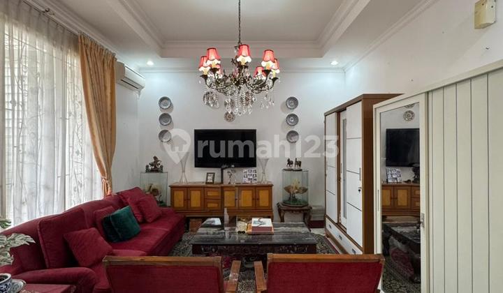 Rumah Mewah 2Lt, Hdp. Utara, Semi Furnished, Komplek di Cireundeu 2