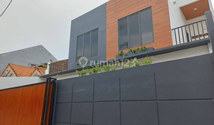 Rumah Baru 2 Lt, Unit Pojok, Siap Huni, Dkt Eco Park, Tebet Timur 2