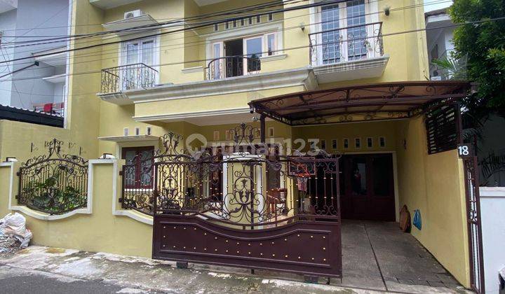 Rumah 2lt, Semi Furnished, Nyaman Dan Strategis, di Pondok Pinang 2