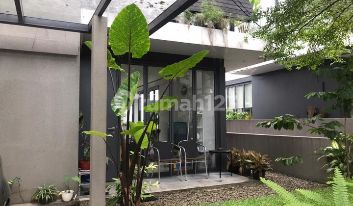 Rumah 2Lt, Semi Furnished, Hdp Selatan, di Prmhn YVE Habitat Limo Rumah 2Lt, Semi Furnished, Hdp Selatan, di Prmhn YVE Habitat Limo