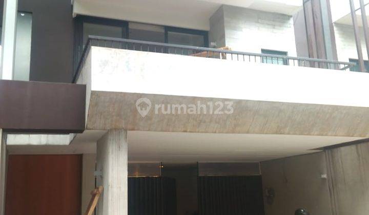 Rumah 3 Lt Dgn Rooftop, Nyaman Dan Strategis, Townhouse di Bangka 2