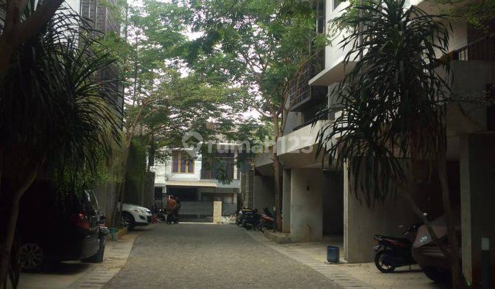Rumah 3 Lt Dgn Rooftop, Nyaman Dan Strategis, Townhouse di Bangka 3