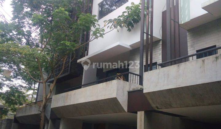 Rumah 3 Lt Dgn Rooftop, Nyaman Dan Strategis, Townhouse di Bangka 1