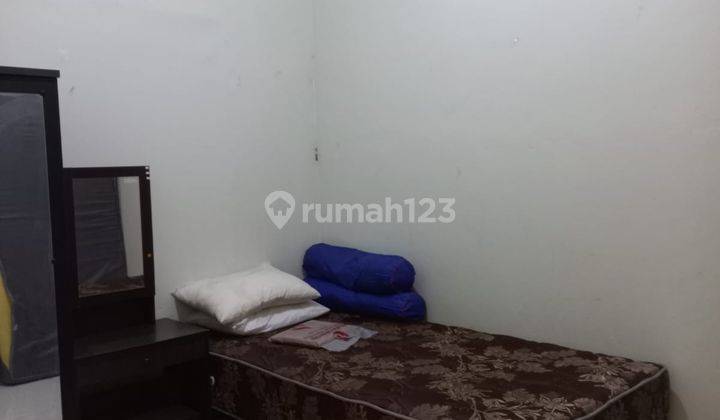 Rumah Kost 1 Lt, 5 Kt, Furnished, Lingk. Nyaman Dan Asri di Tapos 2