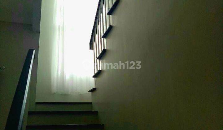 Rumah 2lt, Semi Furnished, Lingk. Nyaman Dan Strategis, Poltangan 2