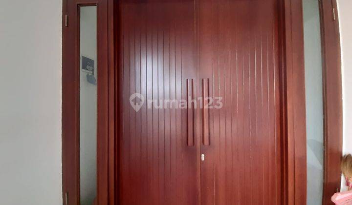 Rumah 2lt, Semi Furnished, Hdp Timur, Siap Huni, Kav. di Cipayung 2